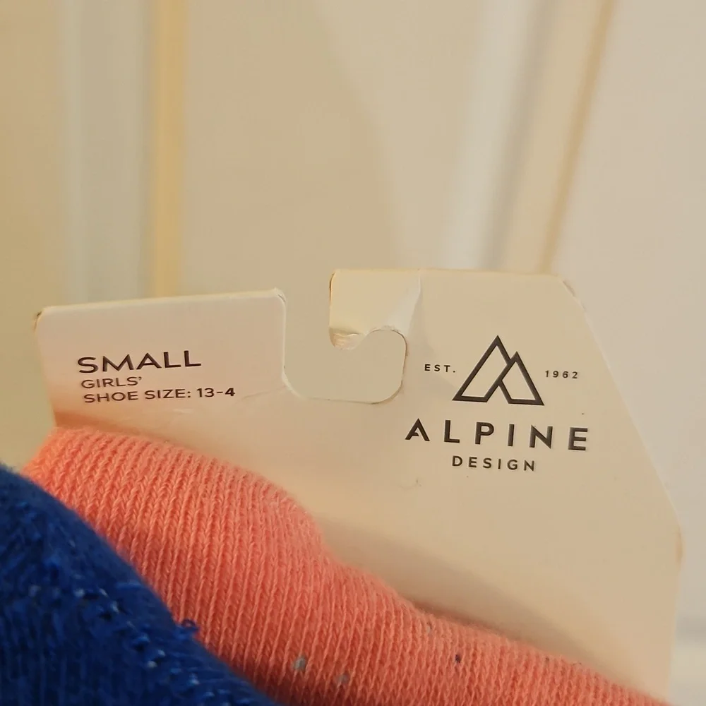 Alpine Design Youth Snow Sport Socks: 2 Pair Pack: NEW IN PACKAGE: SIZE S (13-4)
